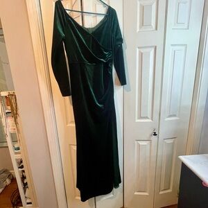 Elegant Emerald Green Velvet Dress